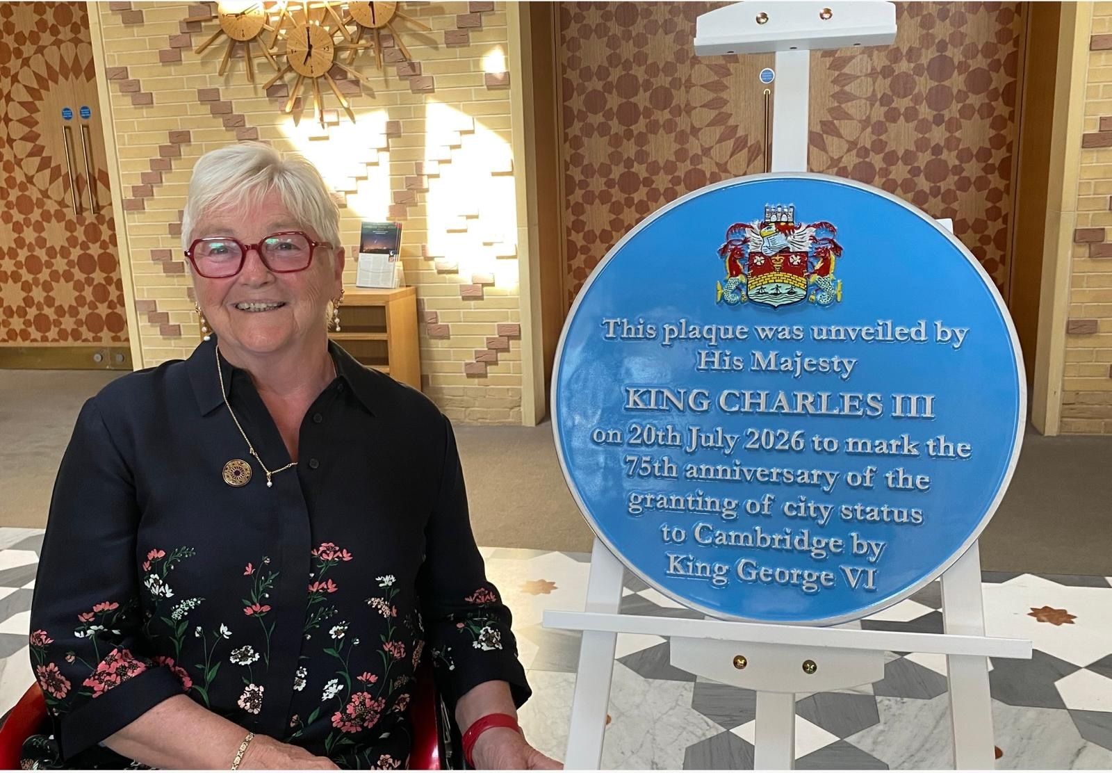 Cllr Gerri Bird with the plaque